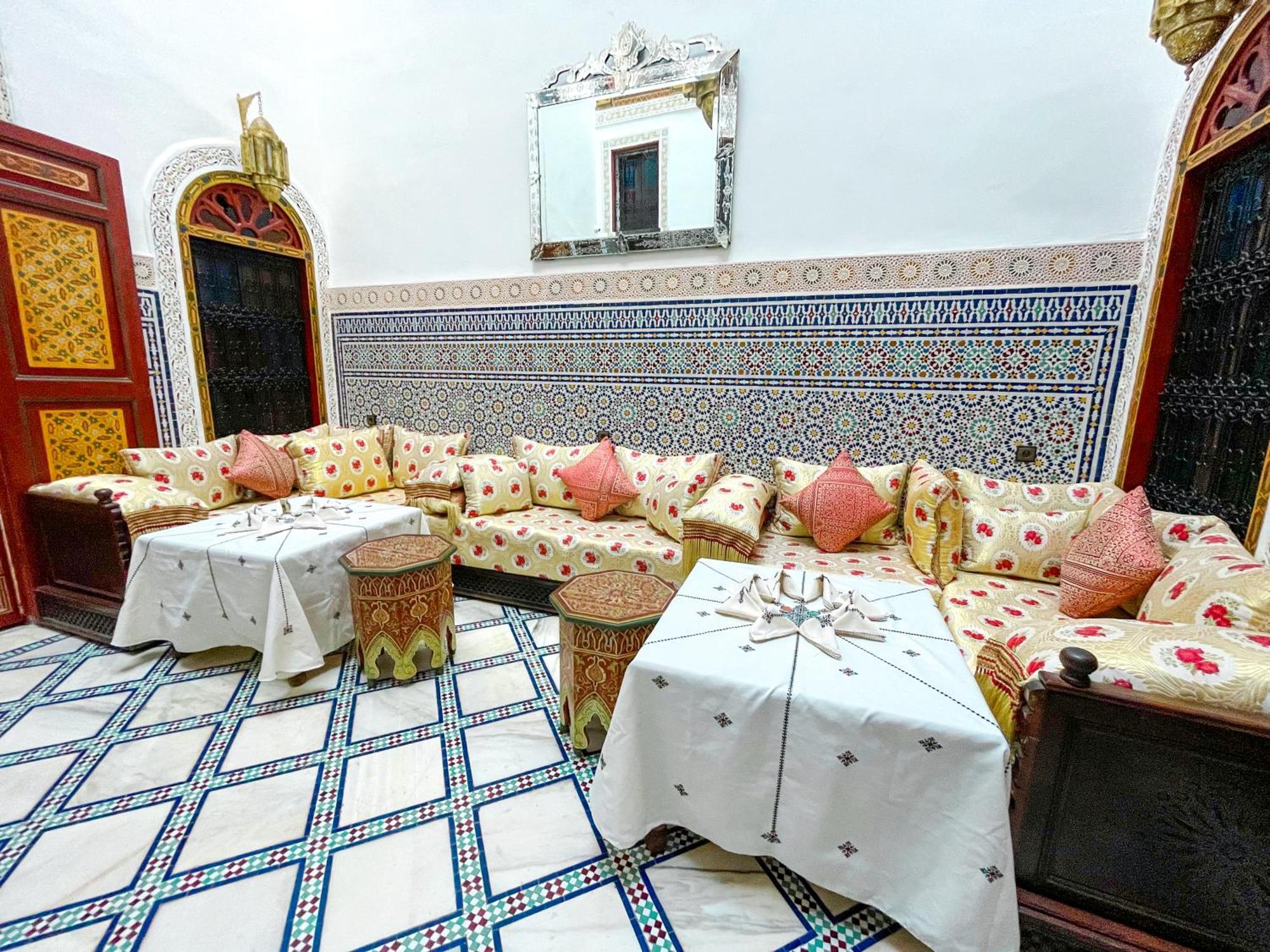 Riad Dar El Ouedghiri Fes Exterior photo